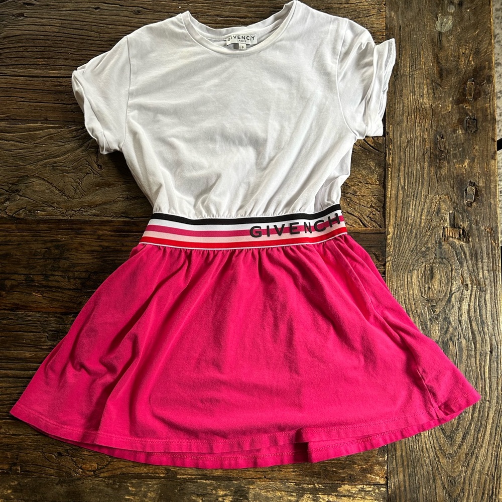 Great condition - worn a few times - lovely little Givenchy dress!